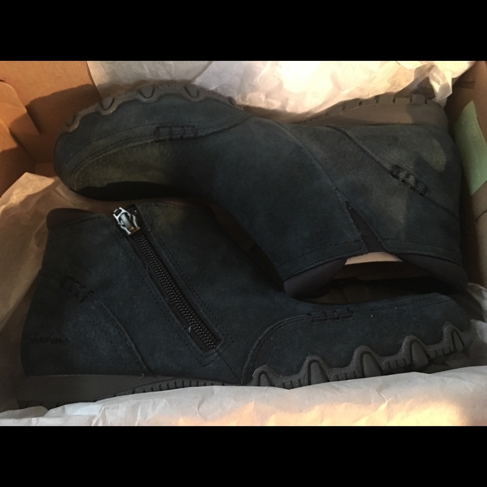 Navy blue Skechers bootie Nwt Sz 7